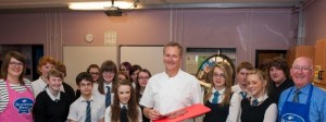 Chef Nick Nairn with pupils of Woodmill High School flanked by Jennifer Robertson, QMS Health and Education Coordinator, and Alex Mitchell, Fife Butcher.